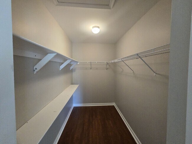 Building Photo - Beautiful Home Available for Rent in Charl...