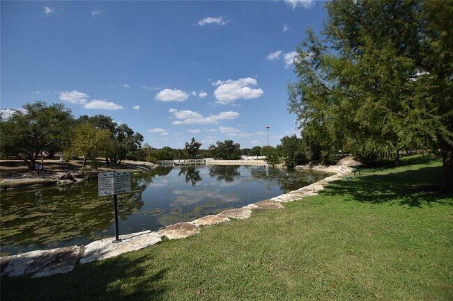 Building Photo - 609 Rollingway Dr