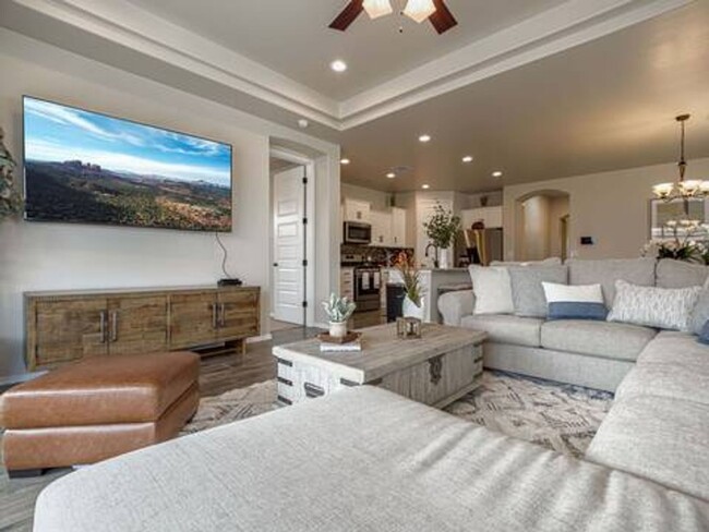 Building Photo - Beautiful East side House 3 Bed