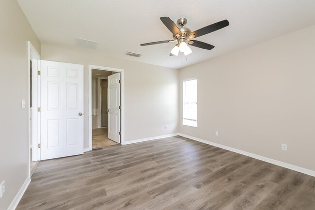 Building Photo - 4640 Sandhurst St