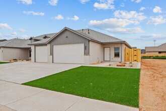 Building Photo - Brand new townhomes in Frenship East!