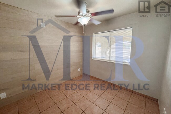 Building Photo - 4Bed/3Bath House at Broadway/Mill Ave! $199 MOVE-IN SPECIAL! Ready for Immediate Move-In! -- RV GATE