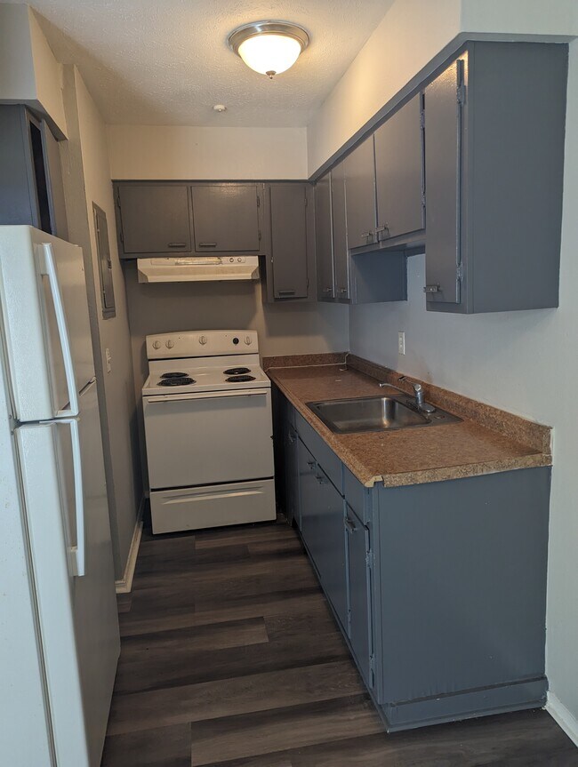 Primary Photo - 1 Claremont Pl