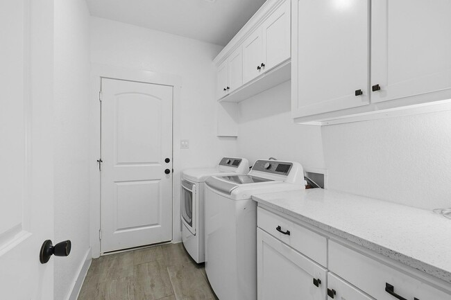 Building Photo - 1656 Whiterock Dr