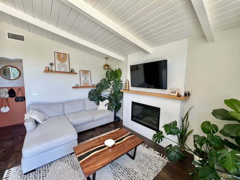 Building Photo - 726 Beall St