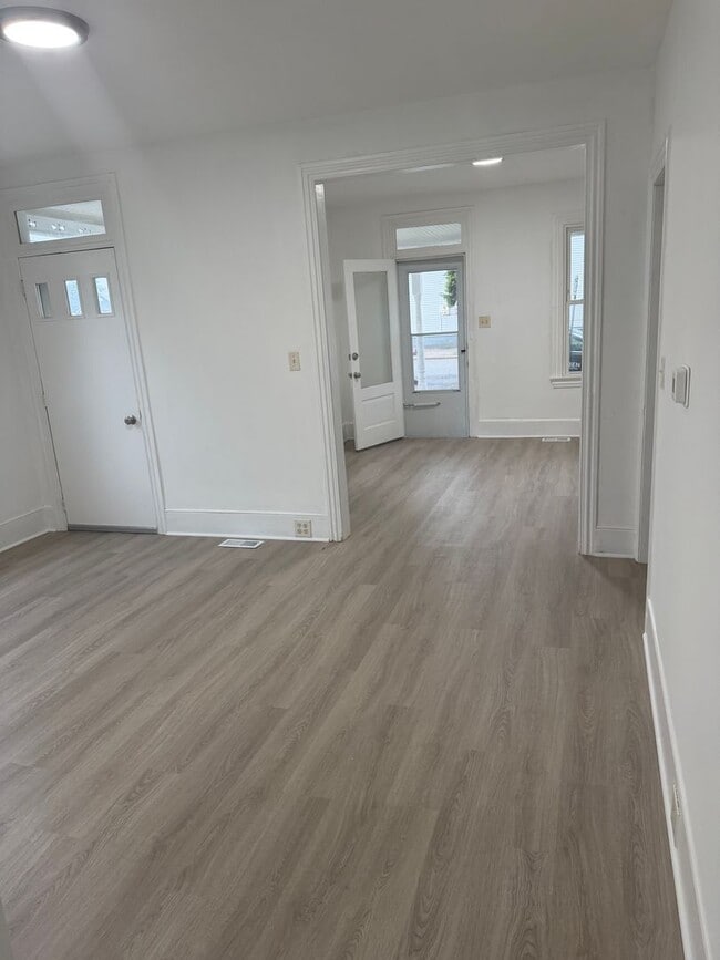 Building Photo - Newly Renovated Move-In Ready 4 Bed, 1.5 Bath Home in Millville