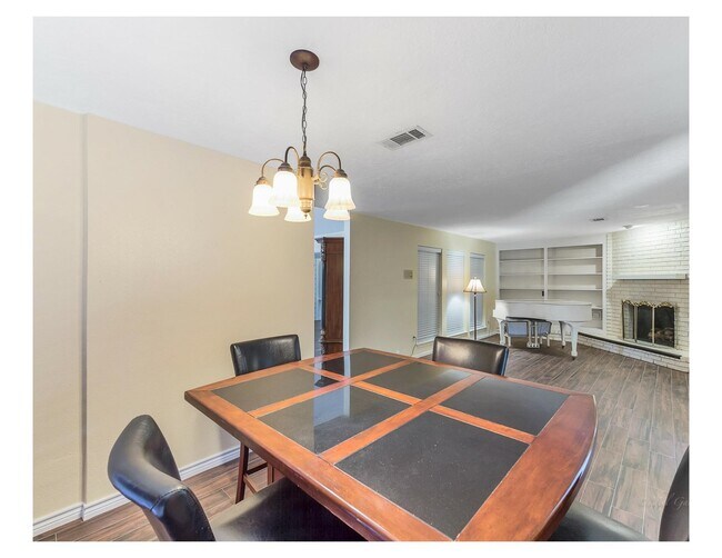 Building Photo - 13902 Paradise Valley Dr