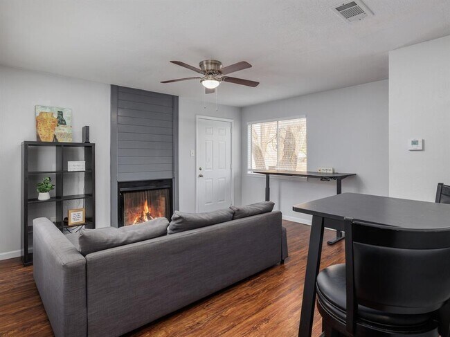 Building Photo - 3004 Speedway