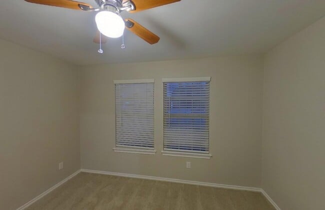 Building Photo - MOVE IN READY