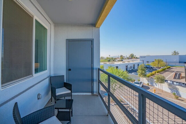 Building Photo - 1890 S Country Club Way