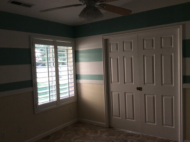 Building Photo - Charming 4 bedroom!