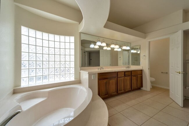 Building Photo - 4127 Abernethy Forest Pl