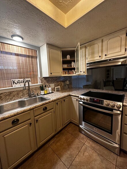 Building Photo - 8015 Windy Creek Dr