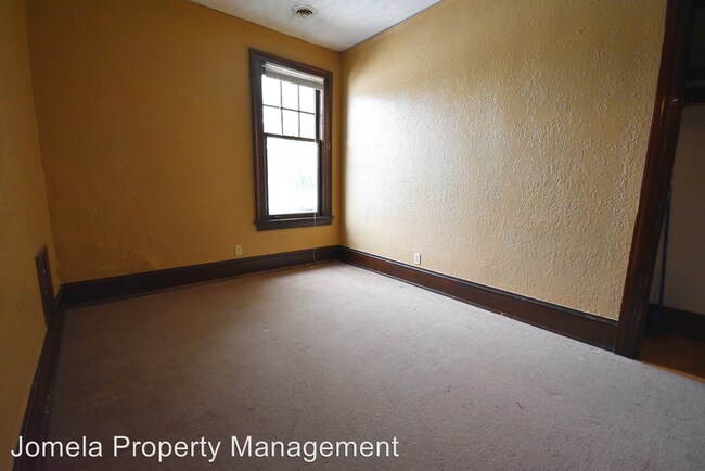 Building Photo - 3116 N Downer Ave