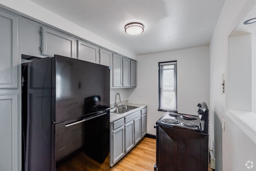 Primary Photo - Luxor Gardens Apartments