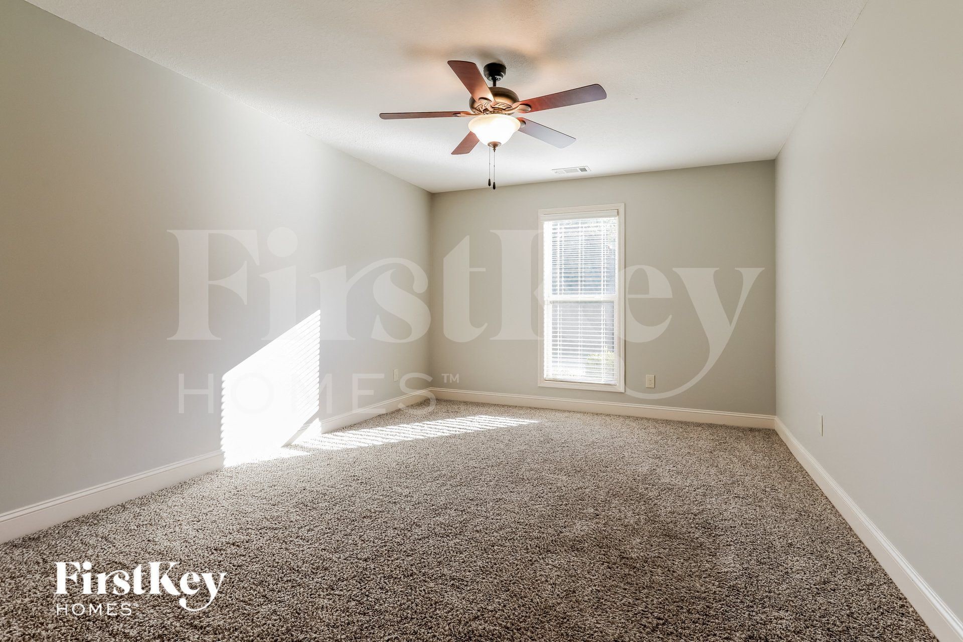 Building Photo - 1028 Lake Vista Dr