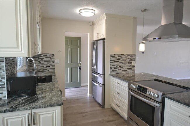 Building Photo - 746 Barbara St