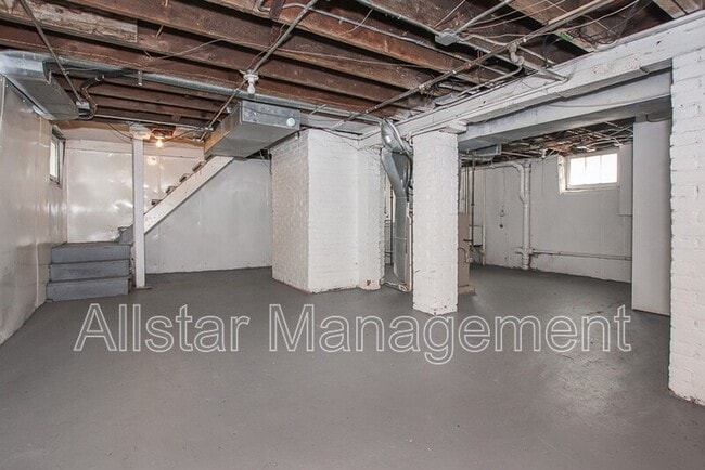 Building Photo - 3195 Whitethorn Rd