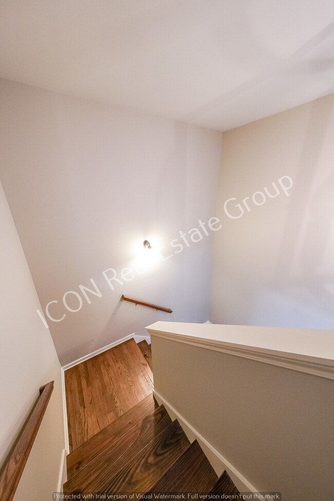 Building Photo - 3/2 Townhome with 2 car garage