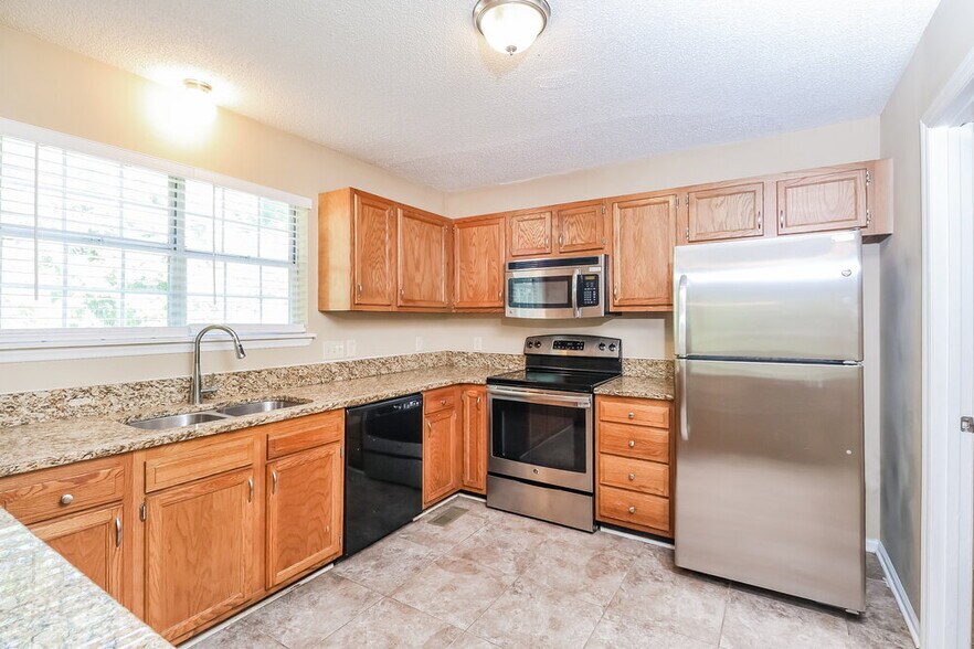 Building Photo - 380 Canter Ct NW