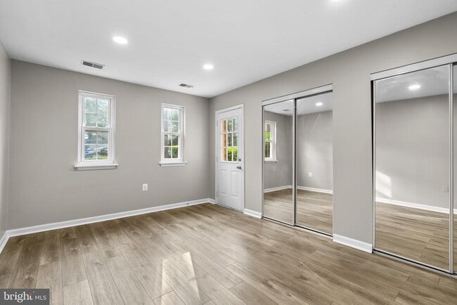 Building Photo - 18302 Streamside Dr