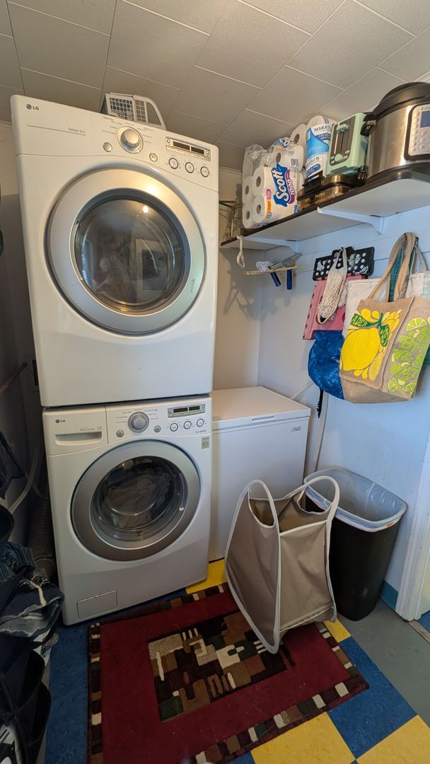 Building Photo - Our Western-Coastal Shabby Chic house Avai...