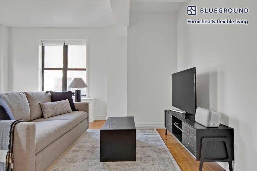 Primary Photo - 210 W 70th St