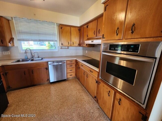 Building Photo - 1181 Sunny Point Dr