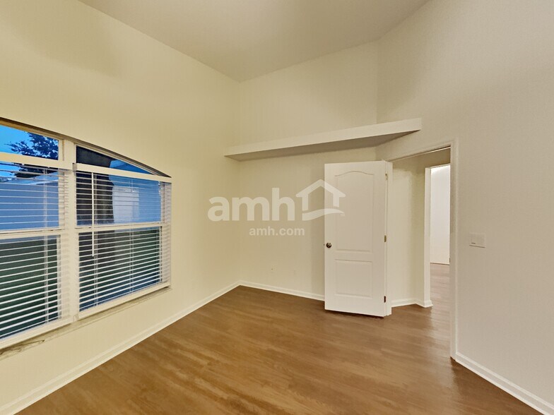 Building Photo - 15854 Bay Vista Dr