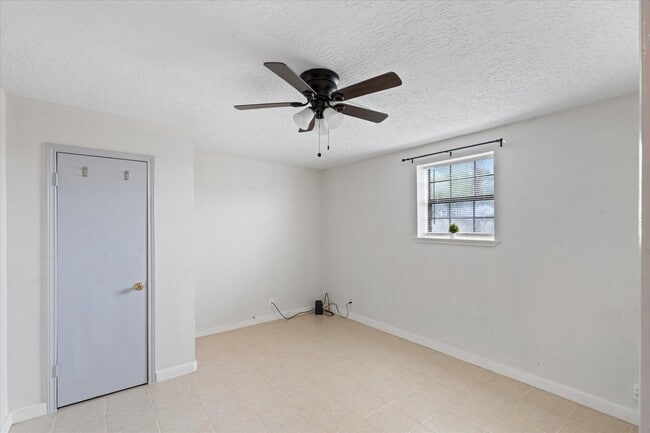 Building Photo - 2910 San Augustine Ave