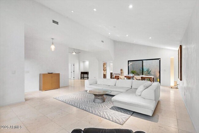 Building Photo - 7922 E Crestwood Way