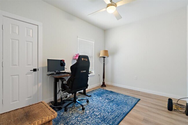 Building Photo - 3413 Blumie St