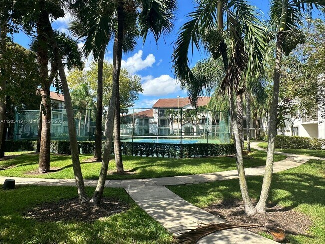 Building Photo - 610 S Park Rd