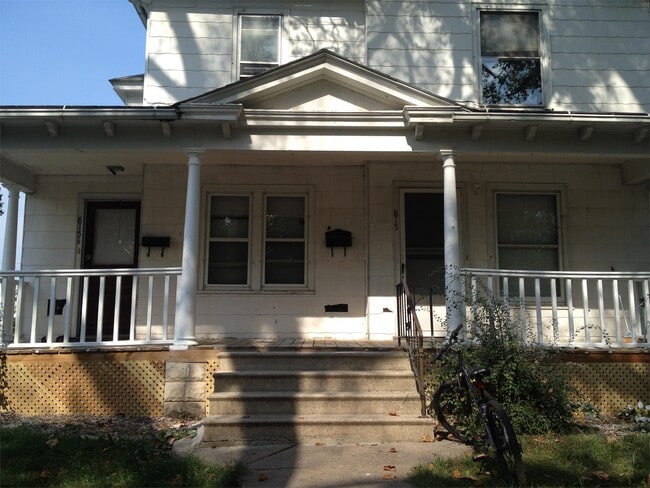 Building Photo - 815 1/2 Randolph St