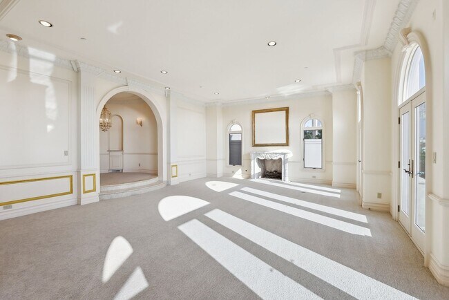 Building Photo - OCEAN VIEW CUSTOM BUILT LUXURY ESTATE