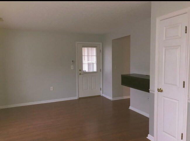 Building Photo - 818 Rubel Ave