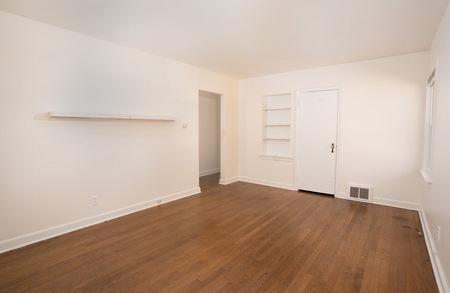 Building Photo - 2158 S 80th St