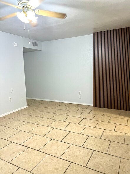 Building Photo - 2112 Tanglewood St