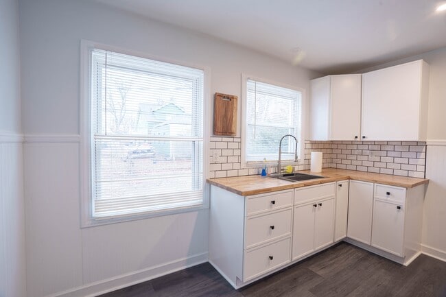 Building Photo - 361 Adams Ct