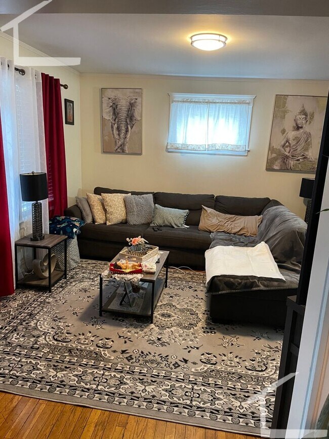 Building Photo - Hige 2 bed in Watertown
