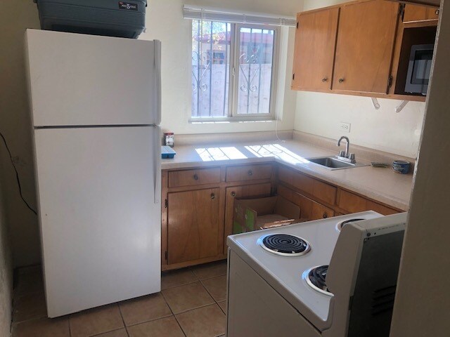 2nd kitchen - 1433 E Elm St