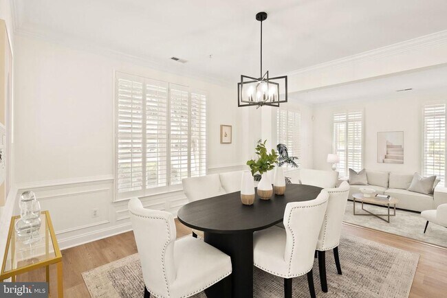 Building Photo - 42465 Regal Wood Dr