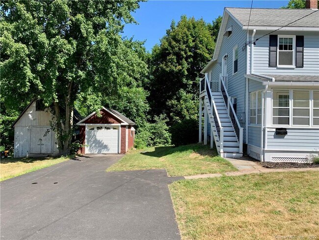 Building Photo - 575 Butternut St