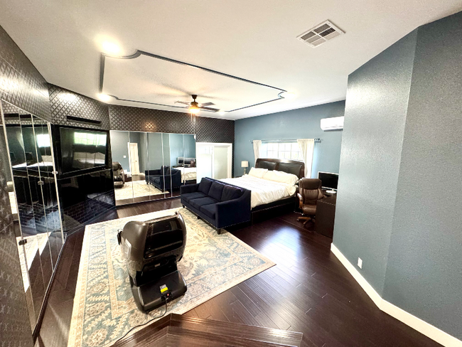 Building Photo - 709 Avenida Escandon