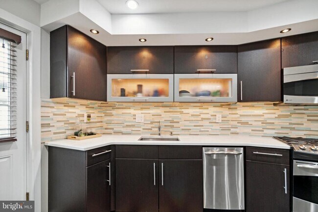 Building Photo - 444 Poplar St