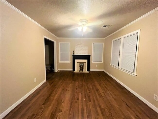 Building Photo - 1017 N Tabor Dr