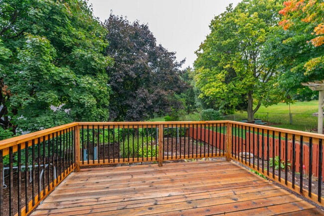 Building Photo - 211 Parkway Dr