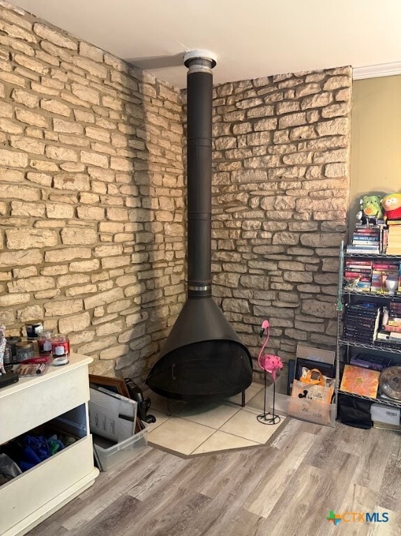 Building Photo - 827 Contour Dr