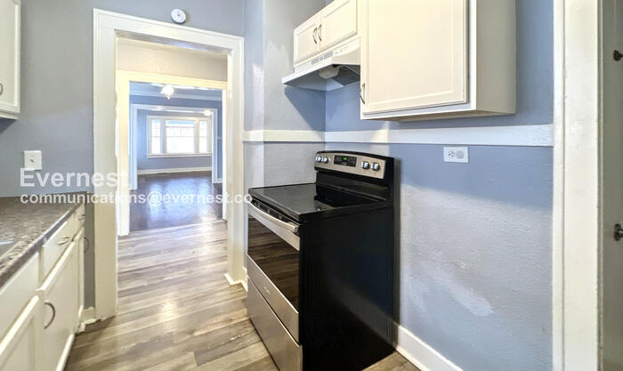 Building Photo - 2215 E Gregory Blvd