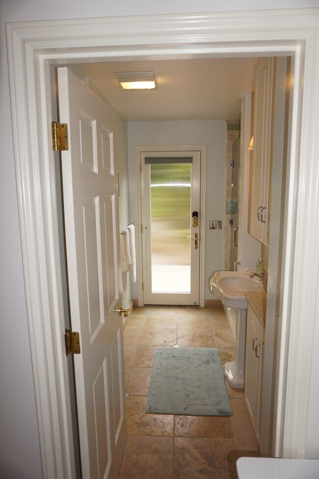 Building Photo - 1318 San Rafael Ave